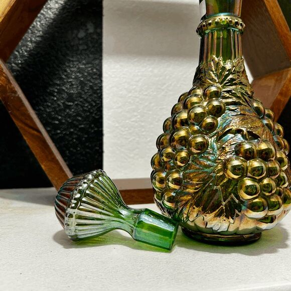 Vintage Helios Green Electric Imperial Grape Carnival Glass Decanter - Picture 4 of 4